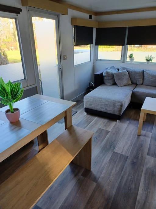 Chalet 14 Met Airco Familiecamping De Tien Heugten Schoonloo Drenthe ภายนอก รูปภาพ